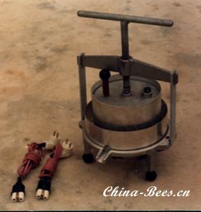 波兰小型远红外电热榨蜡器