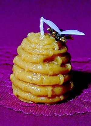 用蜜蜂蜂蜡制作的各种工艺品